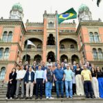 Participants gather in front of the historic Fiocruz Castle during a visit to Bio-Manguinhos/Fiocruz, highlighting the meeting's commitment to strengthening partnerships for local and regional vaccine manufacturing, innovation and equitable access. Photo credit: Pedro Paulo Gonçalves/Fiocruz